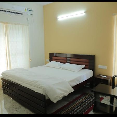 S V Home Stay 蒂鲁帕蒂 外观 照片