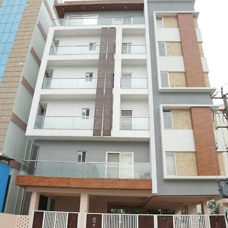 S V Home Stay 蒂鲁帕蒂 外观 照片