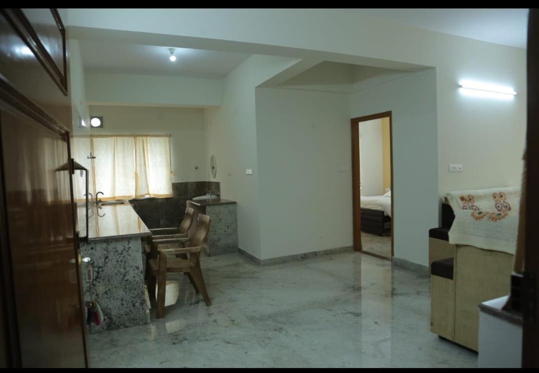 S V Home Stay 蒂鲁帕蒂 外观 照片